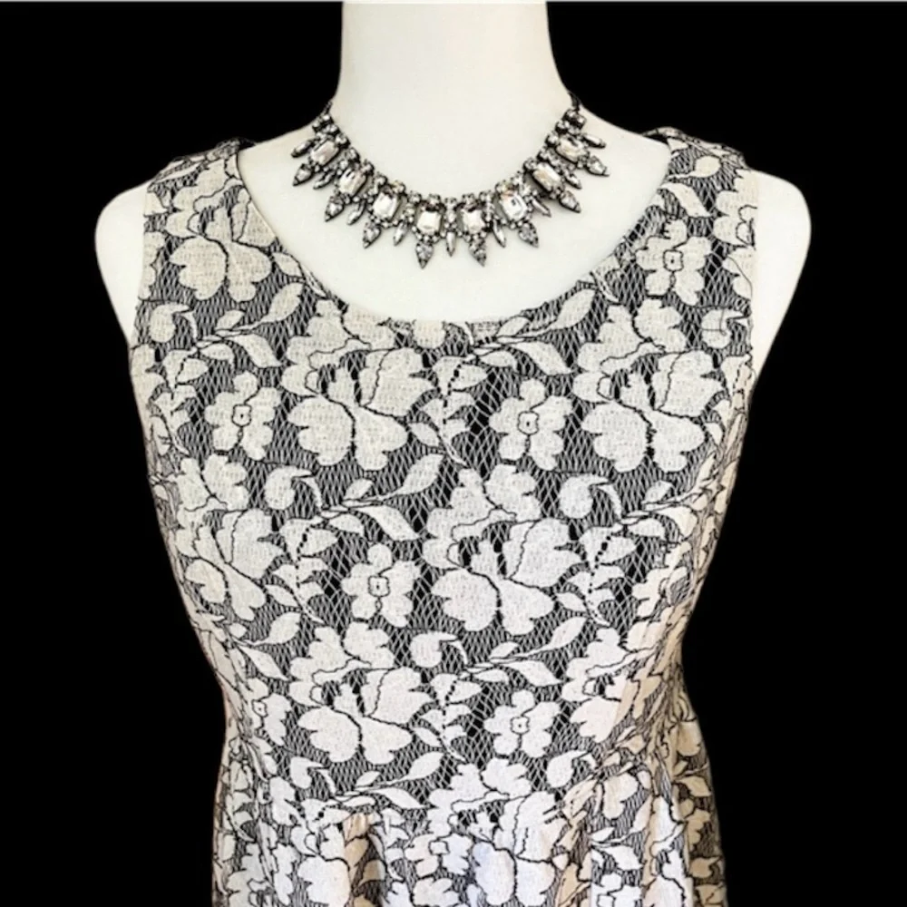 ⛔️SOLD⛔️ XHILARATION Sleeveless Floral Lace Midi Dress Black & White Sz Large - Picture 4 of 14